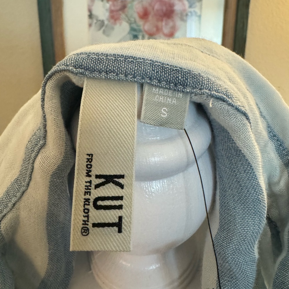 BNWT Kut from the Kloth Noel Blue/White Stripe Short Sleeve Shirt, Size Small - Picture 7 of 7